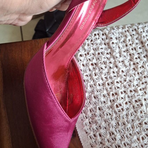 Satin heels fuchsia like new, size 38