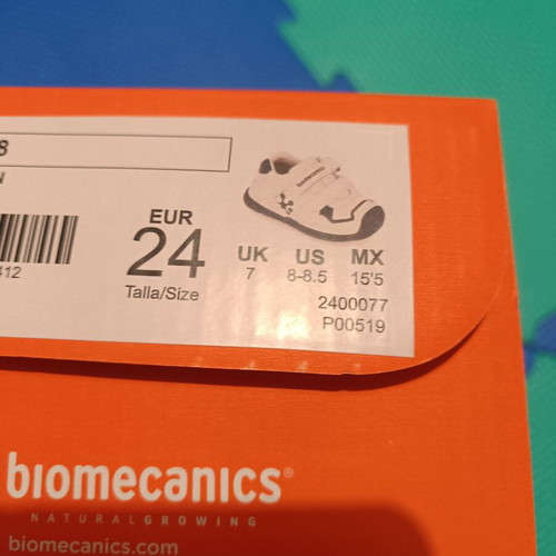 Biomecanics boys' sneakers size 24 like new, white