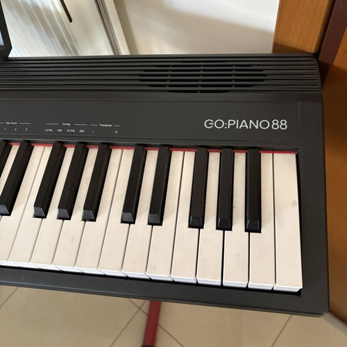 Electric piano like new with stand and stool