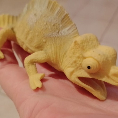 Rubber toys set of 4 used, chameleons and reptiles