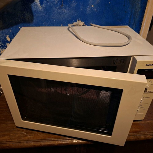 Microwave oven new