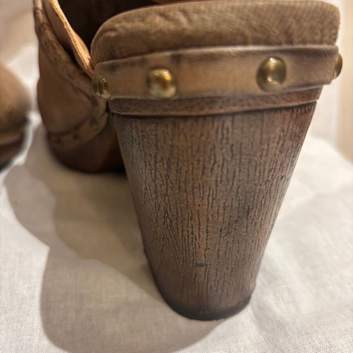 Women's beige clogs size 39 high heels like new