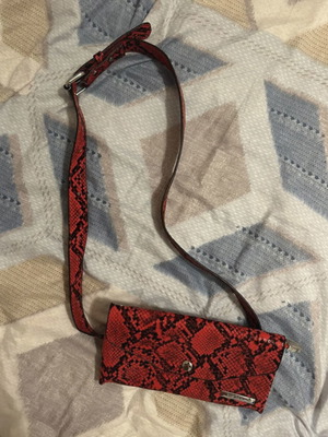 Bag to Bag waist bag black and red like new