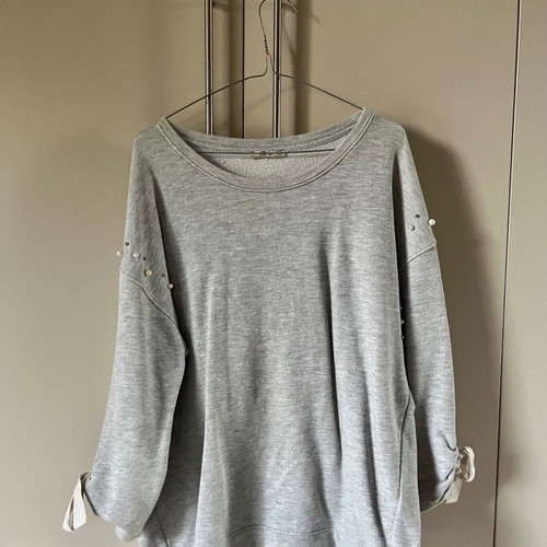 Sweatshirt with pearls OS