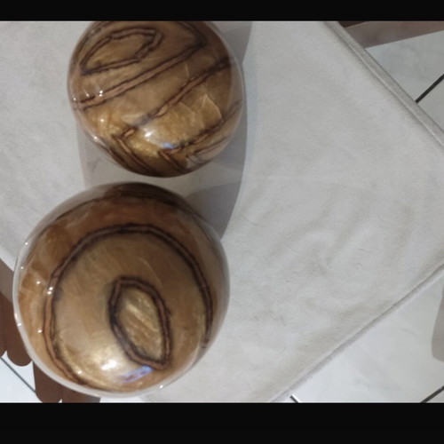 Decorative balls like new, set of 2 pieces