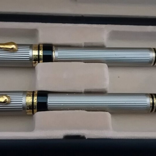 Collectible vintage pen and fountain pen set like new