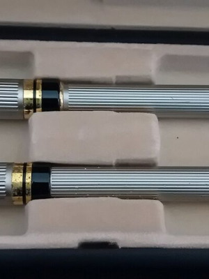 Collectible vintage pen and fountain pen set like new