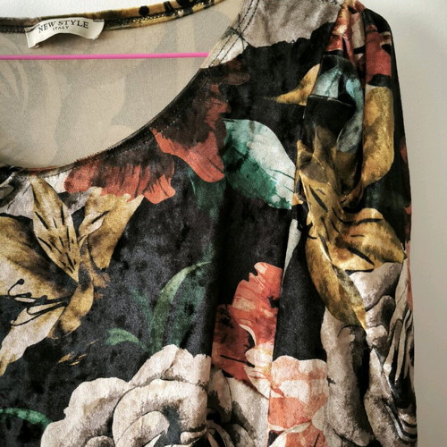 Floral dress new, short long-sleeve, velvet texture, one size