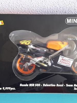 Minichamps Valentino Rossi GP500-2000 Honda Test Bike 1:12 model