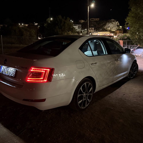Skoda Octavia diesel DSG with panoramic roof, like new