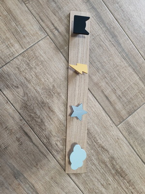 Children's wall hanger like new