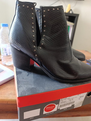 Exe women's ankle boots like new, size 41, black