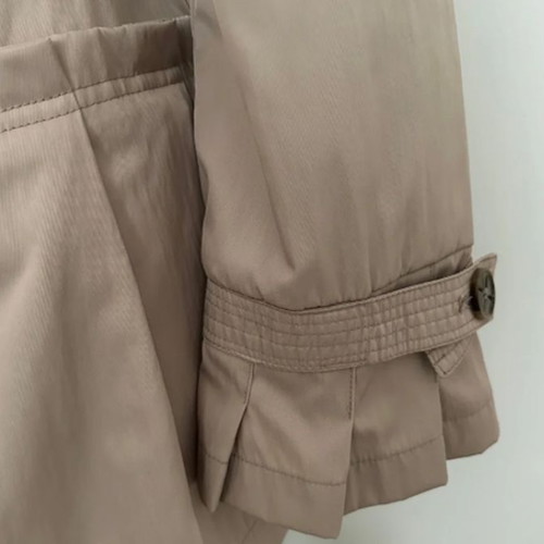 Madison trench coat like new, beige, with belt, modern collar and pleated details