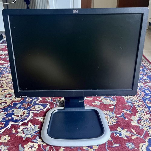 HP LE1901w monitor with stand used