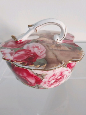 Trimar heart-shaped porcelain fondue pot