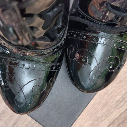 Geox patent leather Oxford shoes size 38 with 9cm heels like new
