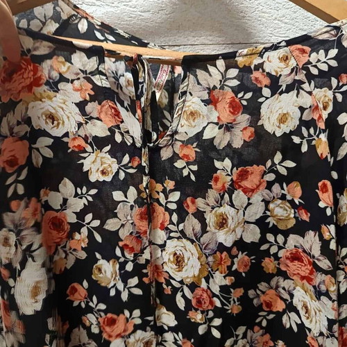 Blouse with knitted lace sleeves like new, size 2XL