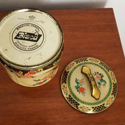 Vintage metal container used with lid and tropical bird decoration