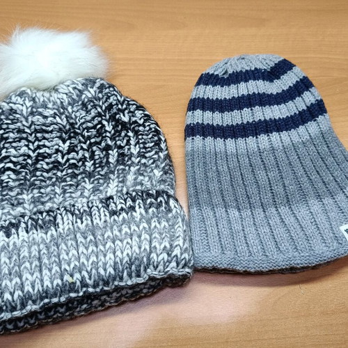 Woolen hats like new, set of 2 pieces