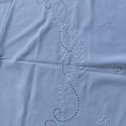 Rotonda set with hand-embroidered napkins like new