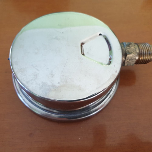 Kindmen oil pressure gauge used, 85 psi / 6 bar, 11 cm diameter