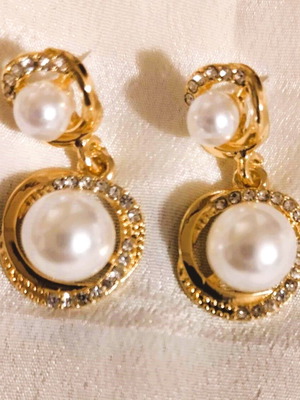 Σκουλαρίκια με faux pearls και strass σε χρυσό χρώμα καινούργια