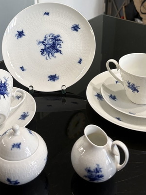 Rosenthal Romanze in Blau porcelain set for two like new
