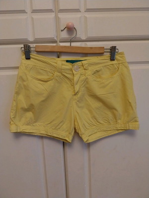 Bershka shorts like new, yellow, cotton, size M
