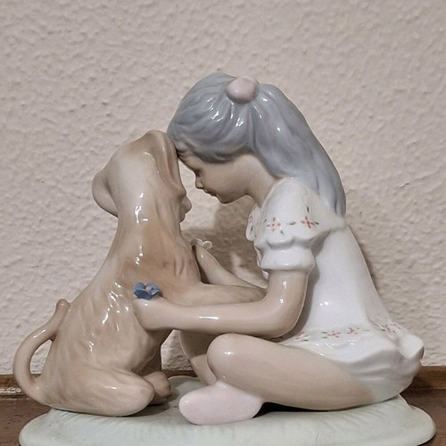Cascades Friendship porcelain figurine, Spain