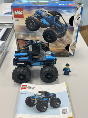 Lego City 60402 like new, original, missing minifigure helmet