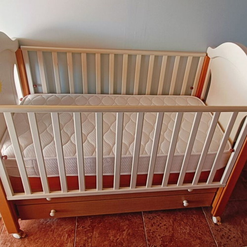 Baby cot with mattress, wood and white