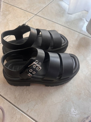 Tommy Hilfiger sandals size 38 like new, black
