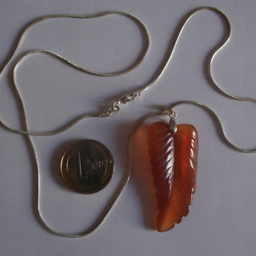 Baltic amber necklace with leaf pendant