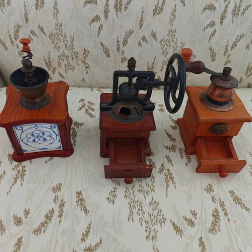 Coffee grinders like new, decorative and functional