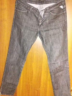 Replay women's black jeans like new with slim leg and zipper