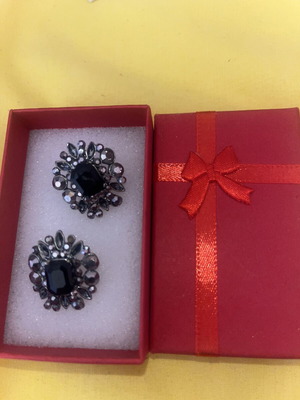 Earrings like new, set