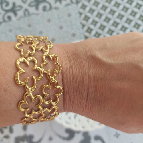 Flower bracelet, gold color