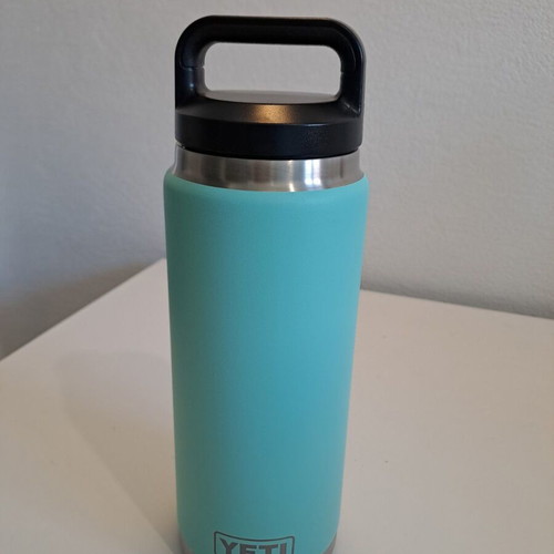 YETI Rambler 750 ml thermos with Chug and TripleHaul lids, new
