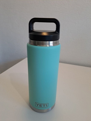 YETI Rambler 750 ml thermos with Chug and TripleHaul lids new
