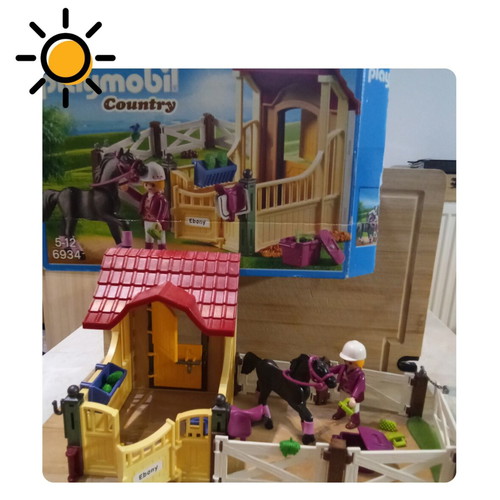 Playmobil Country 6934 Horse with Stable like new, with box