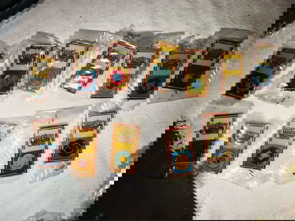 1999 Original POKEMON LEAGUE Pin/Badge Nintendo Official Pokemon 13pieces