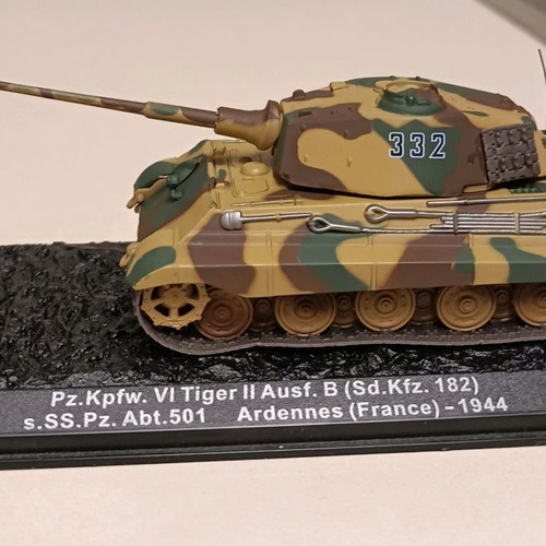 Miniature battle tank new
