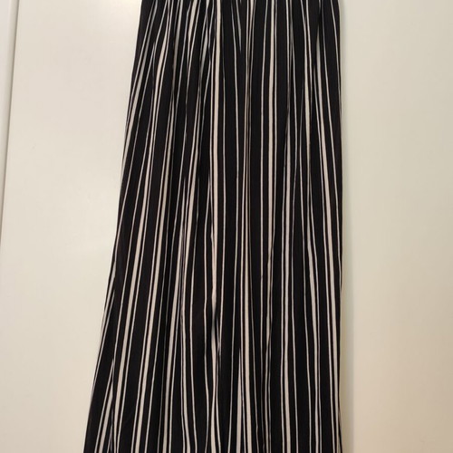 Zip culottes small like new, black and white