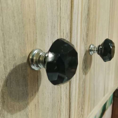 Furniture knobs like new, pack of 6, silver black diamond