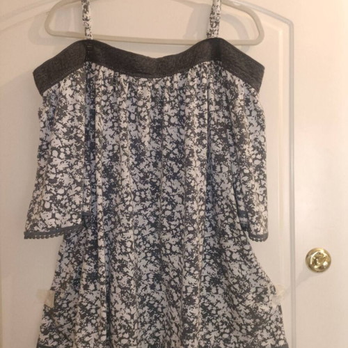 Women's short-sleeve blouse like new, size 2XL, white and gray
