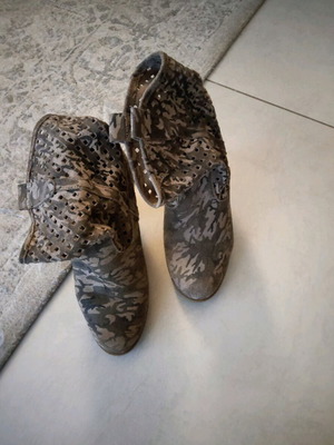 Women's boots used, leather, spring and autumn, camouflage, size 37