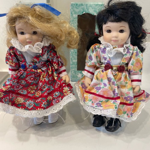 BC porcelain dolls like new, set of 2 pieces