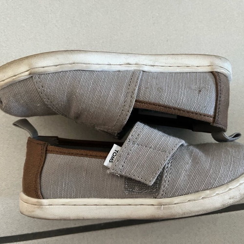 Παπούτσια Toms γκρι μεταχειρισμένα, μέγεθος 27 για αγόρι