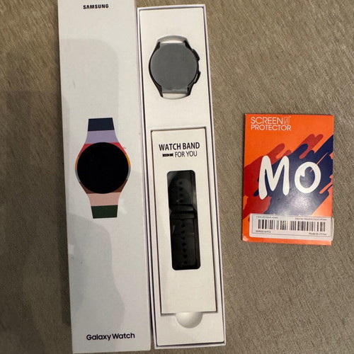 Samsung Galaxy Watch 7 40mm LTE with screen protector and extra band