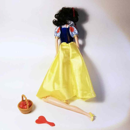 Simba Doll Snow White Disney used with missing leg and marks